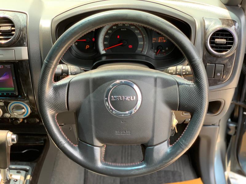 MU-7 CHOIZ 3.0 VGS 4X2 ,A/T (PPV)